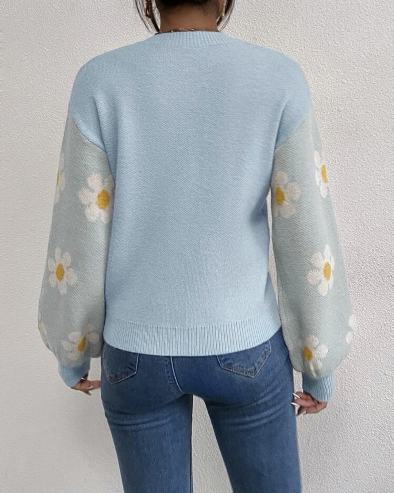 Imagem do produto BLUSA TRICOT AZUL CLARO MARGARIDAS