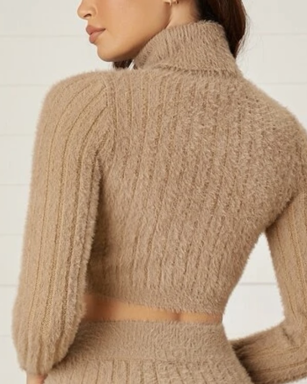 Imagem do produto BLUSA CROPPED CAQUI GOLA ALTA PELOS