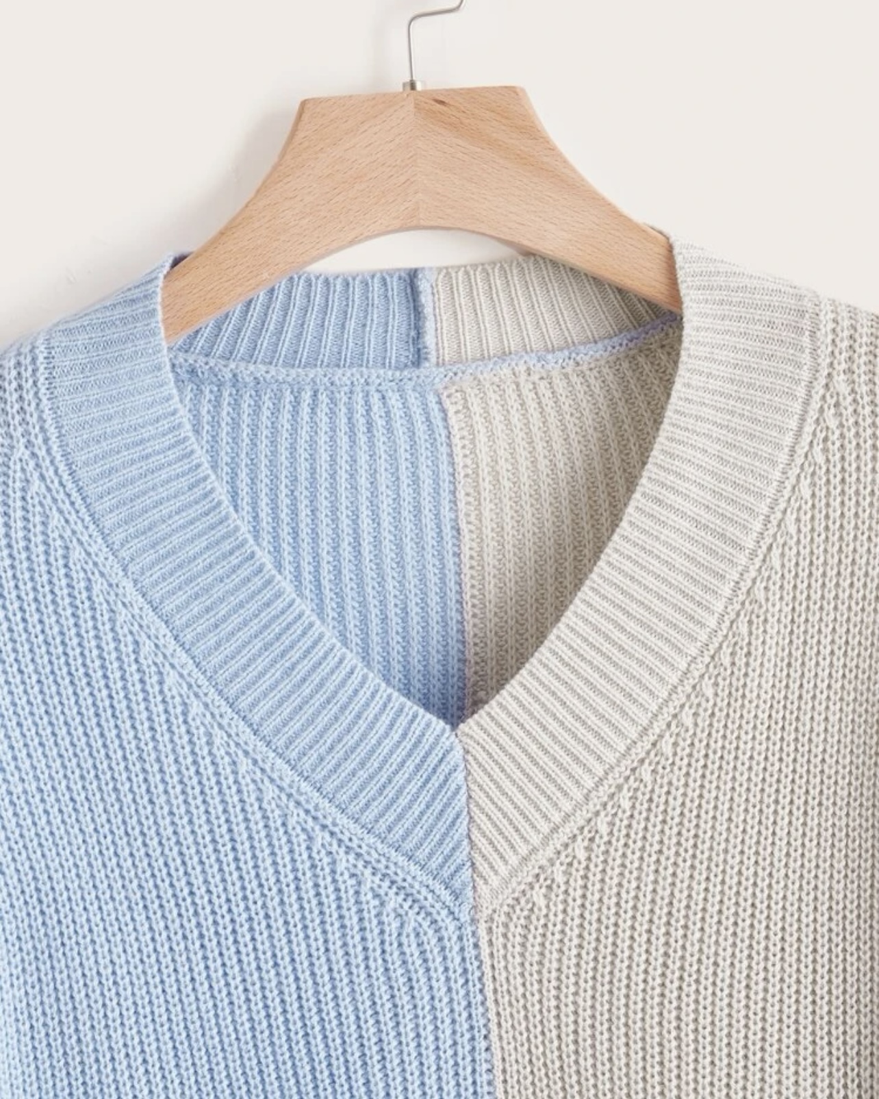 Imagem do produto BLUSA AZUL BEBE  CINZA CLARO GOLA V