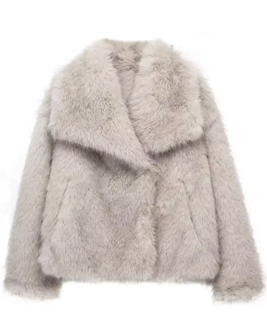 Imagem do produto CASACO PELE CINZA CLARO CHLOE