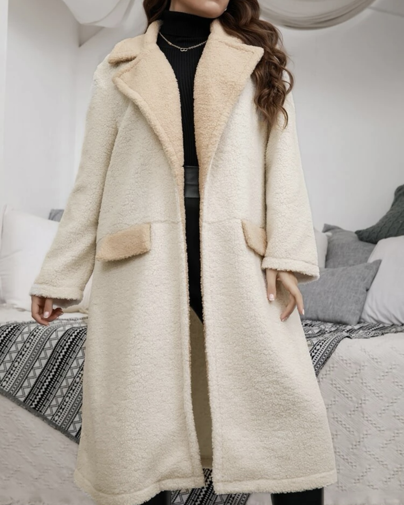Imagem do produto SOBRETUDO TEDDY BEAR OFF WHITE DETALHES BEGE