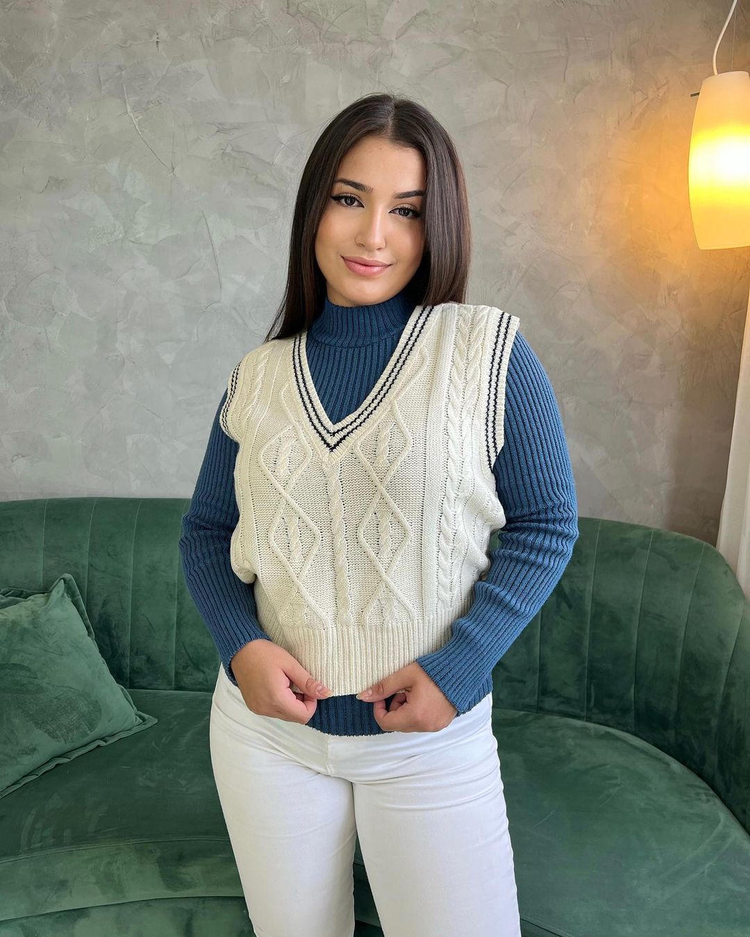 Imagem do produto SUÉTER TRICOT OFF WHITE DETALHES PRETO
