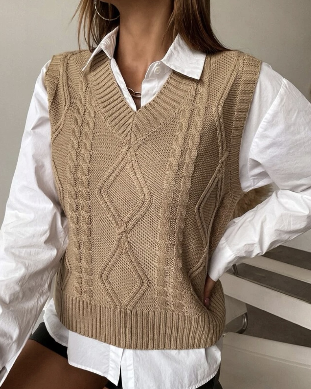 Imagem do produto SUÉTER CROPPED BEGE TRICOT