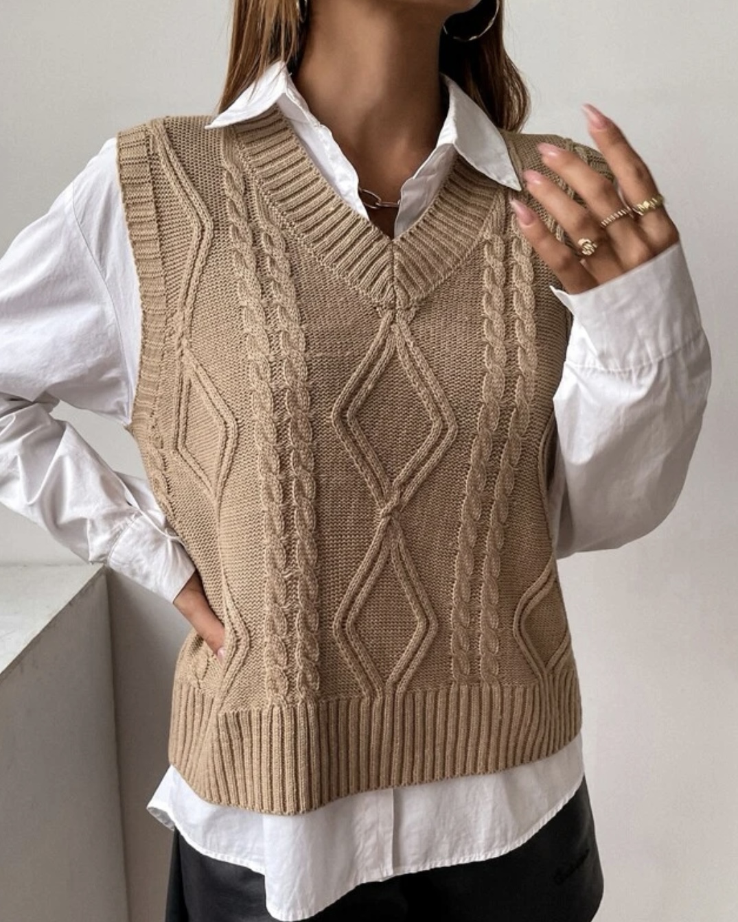Imagem do produto SUÉTER CROPPED BEGE TRICOT