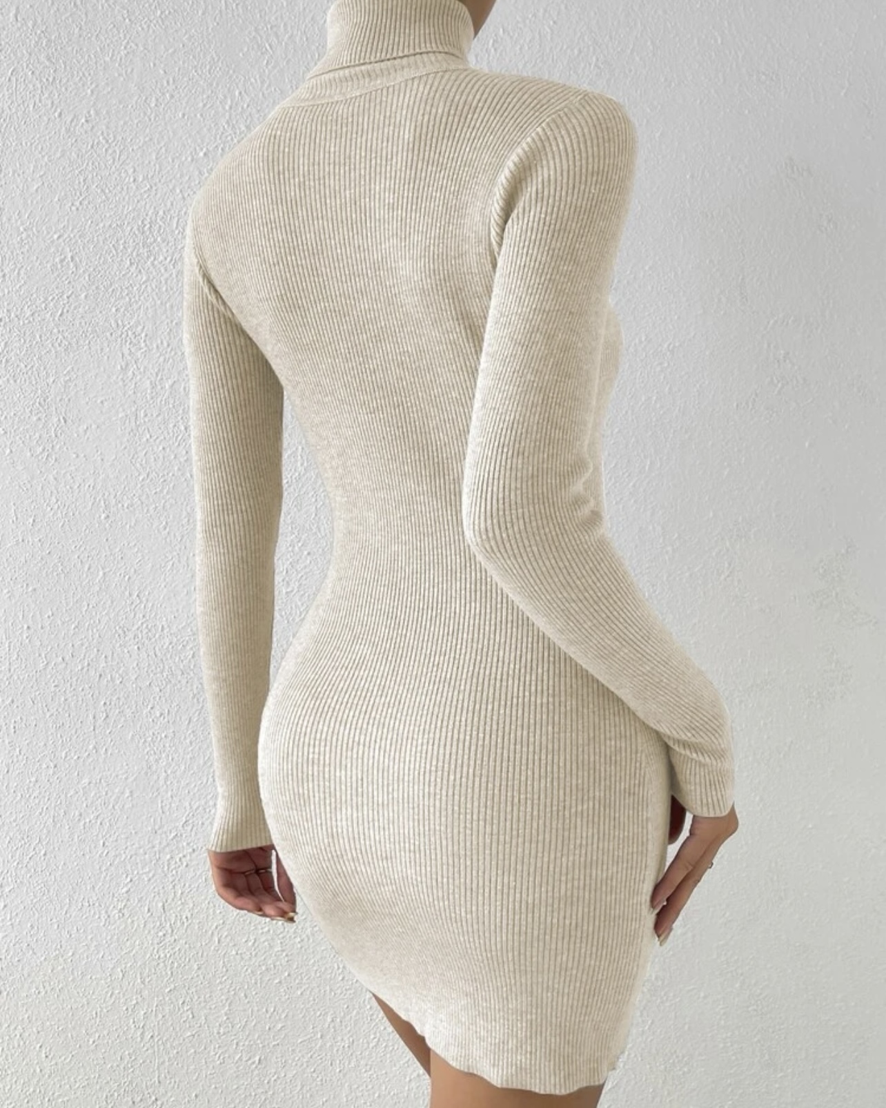Imagem do produto VESTIDO CREME GOLA ALTA CURTO