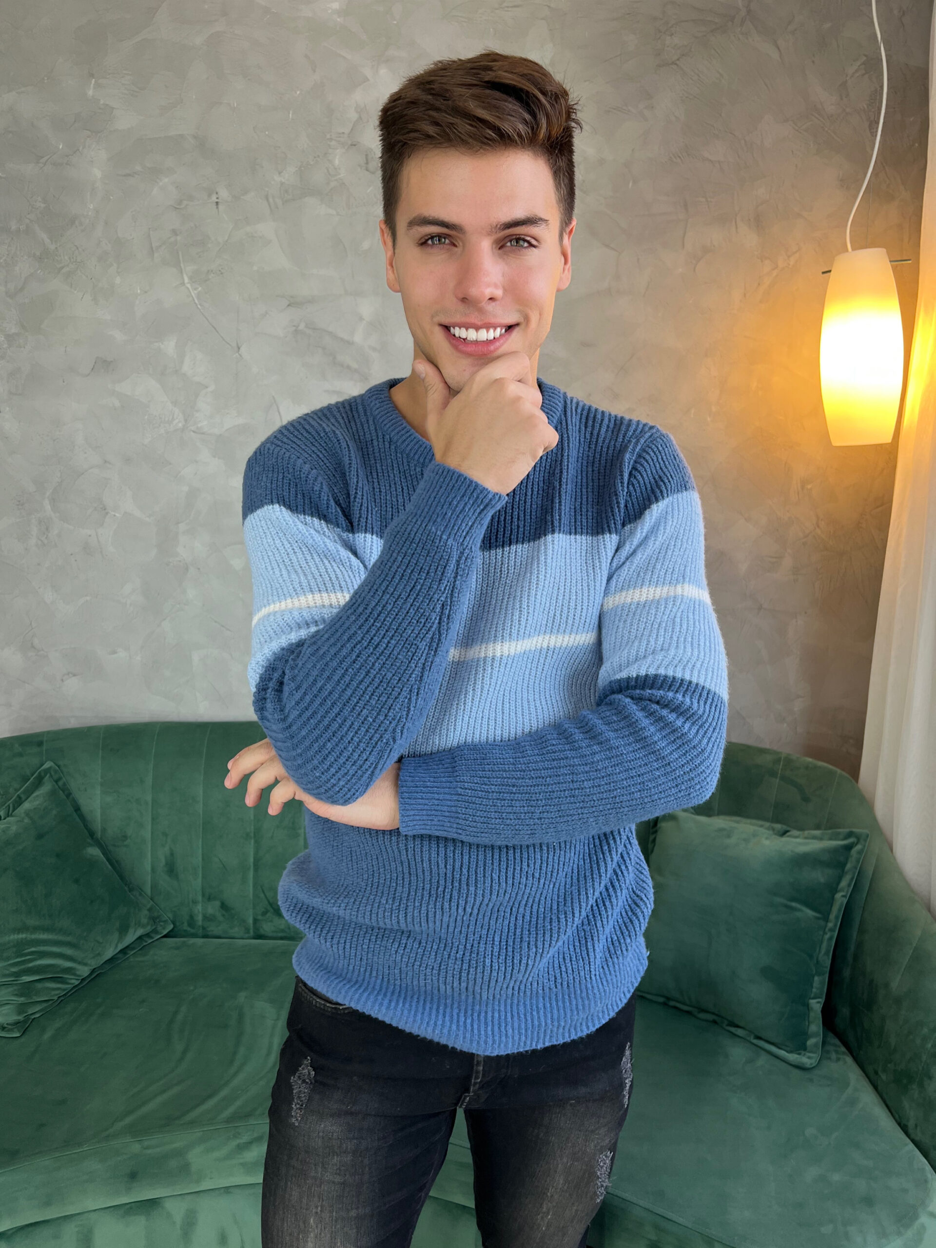 Imagem do produto BLUSA TRICOT TONS DE AZUL E LISTRA BRANCA