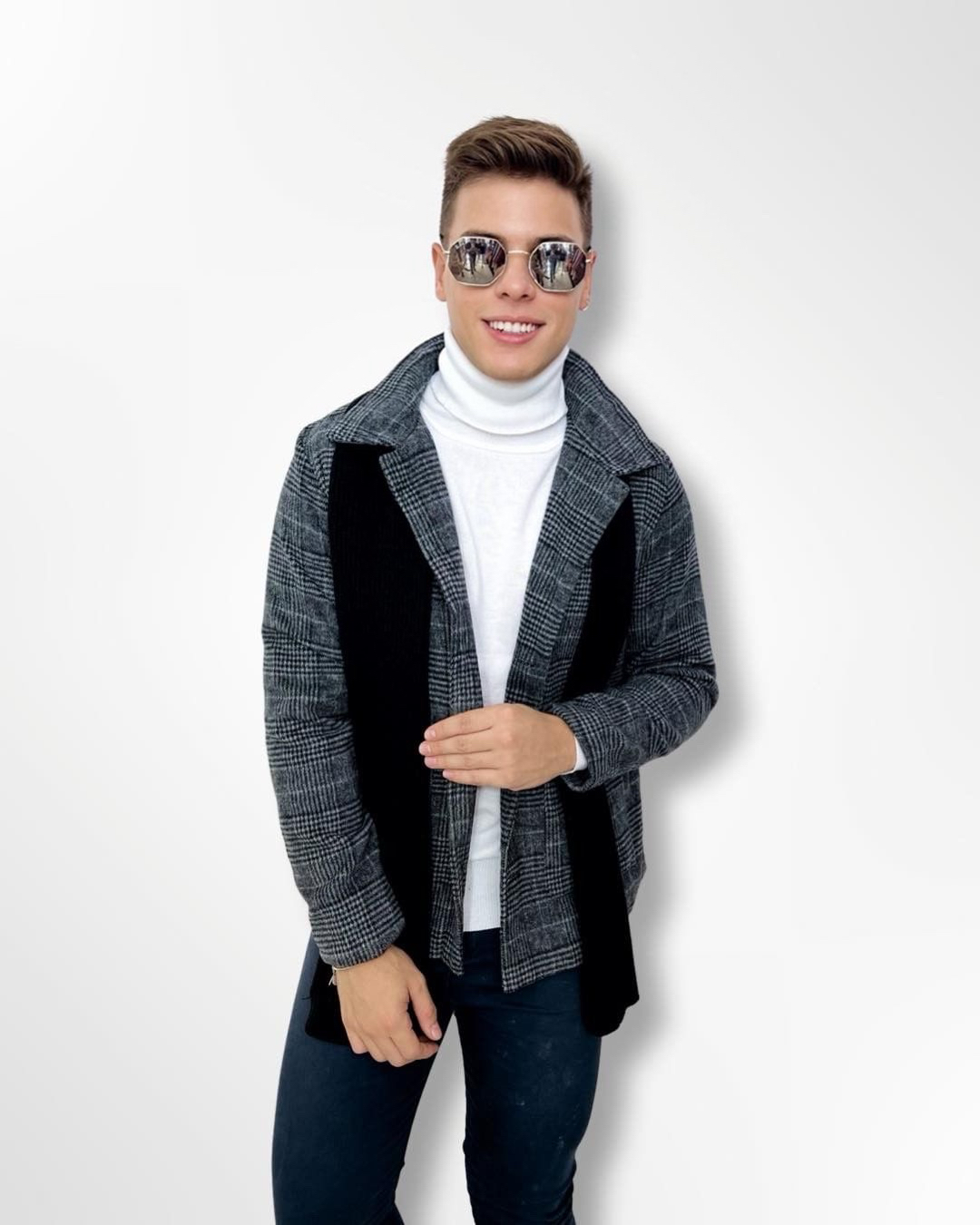 Imagem do produto CASACO XADREZ P&B BOLSO FRONTAL