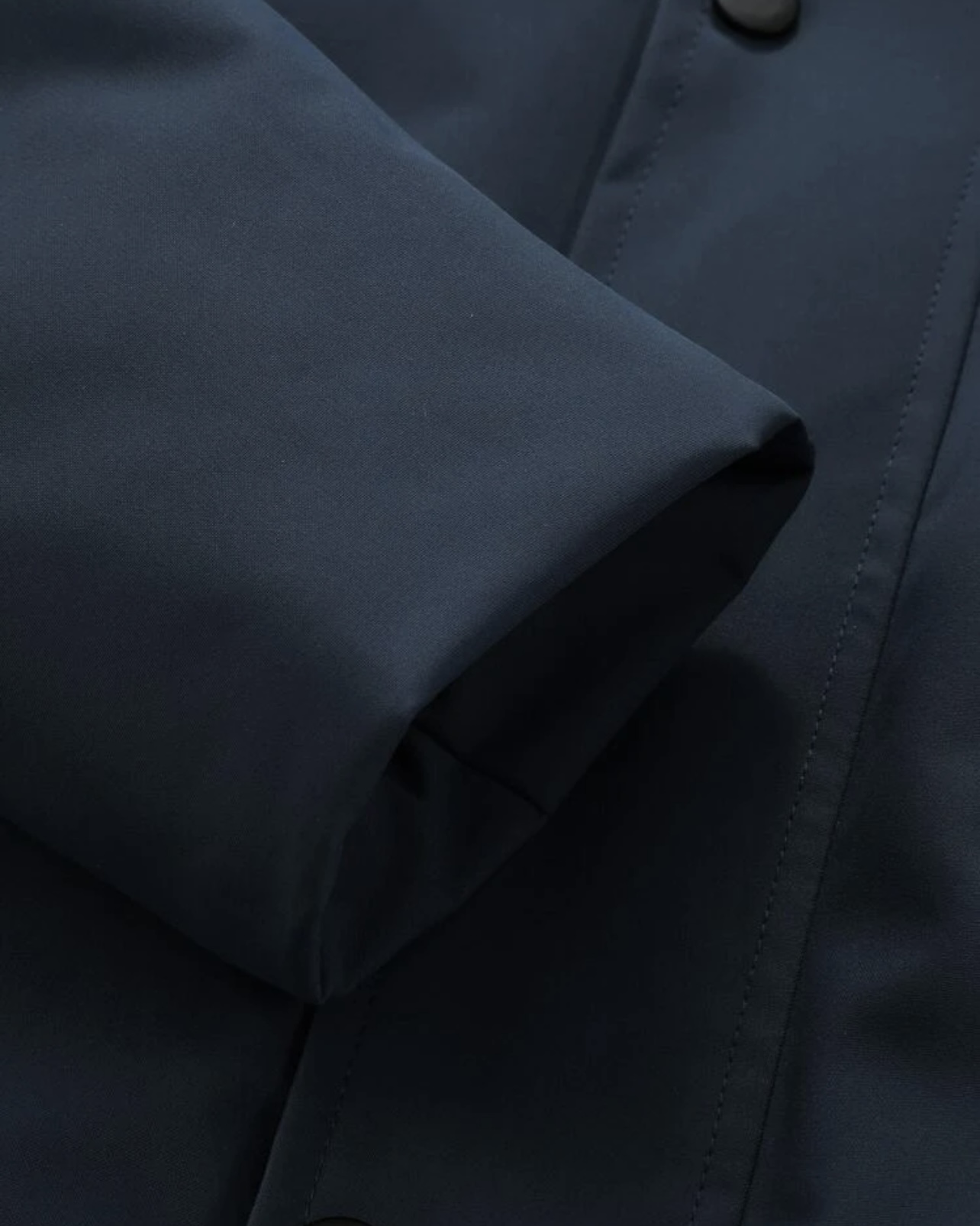 Imagem do produto SOBRETUDO AZUL MARINHO BOTÃO E FORRO PRETO CAPUZ PELINHO REMOVÍVEL