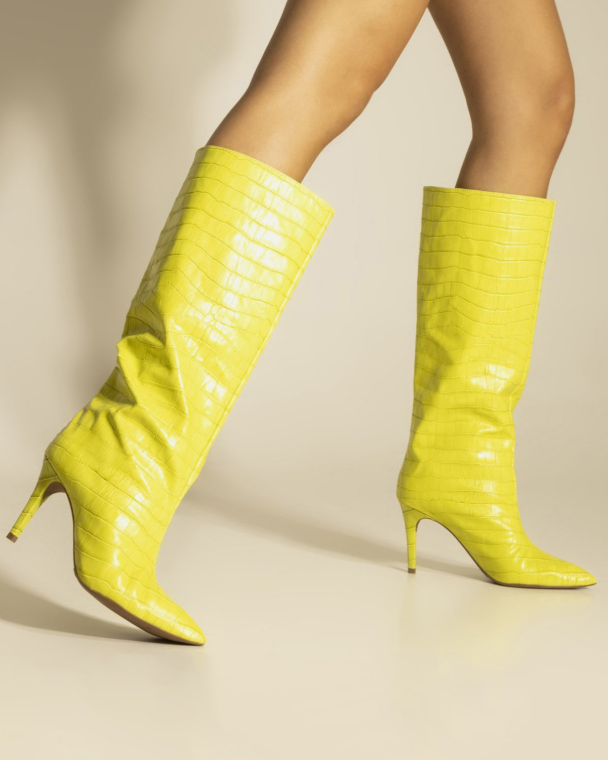 Imagem do produto BOTA CANO ALTO SALTO FINO PITON VERDE LIMA AREZZO