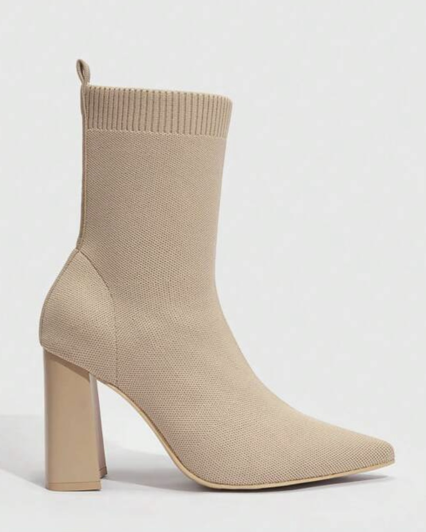Imagem do produto BOTA BEGE MEIA SALTO BICO FINO SOFIA