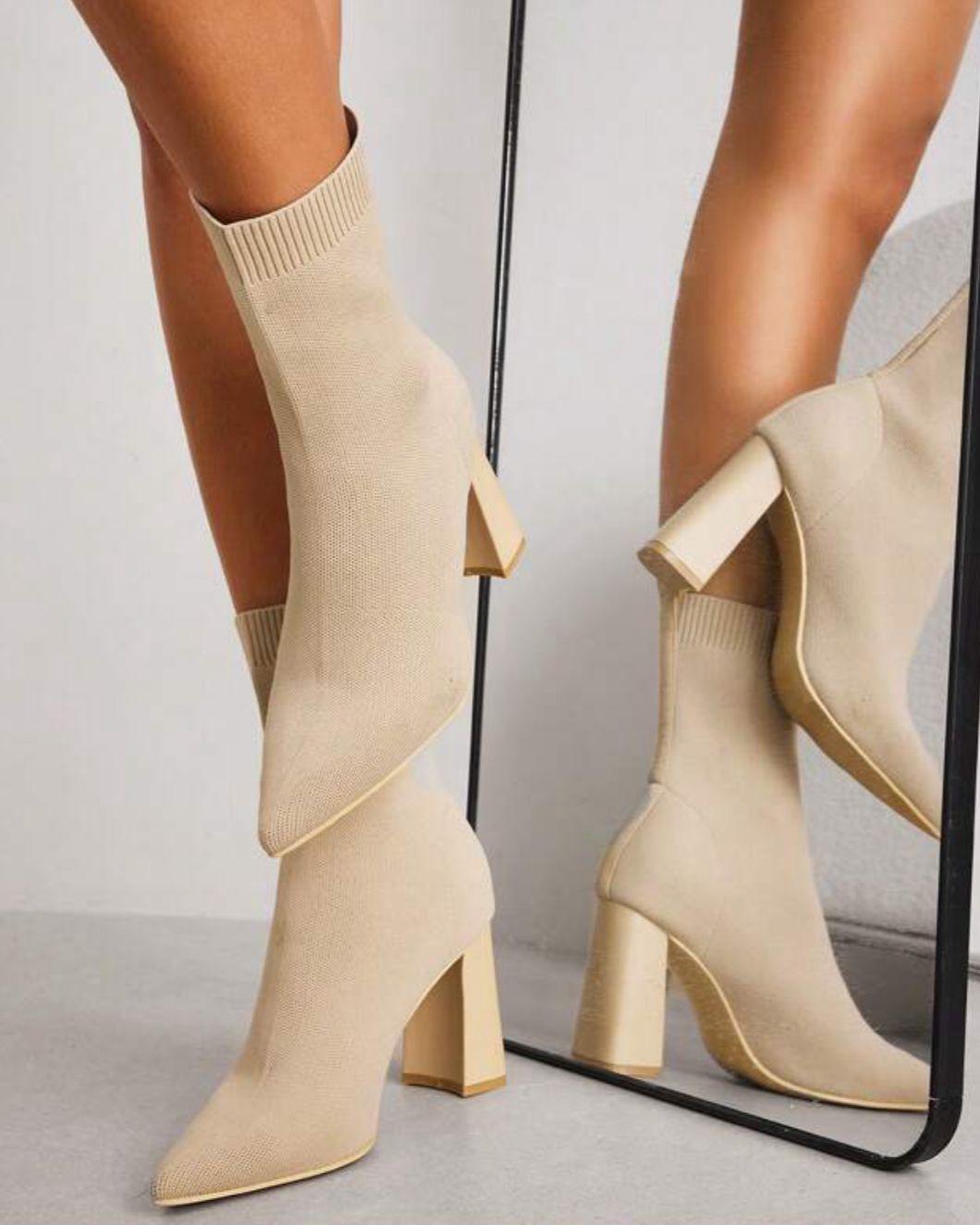 Imagem do produto BOTA BEGE MEIA SALTO BICO FINO SOFIA