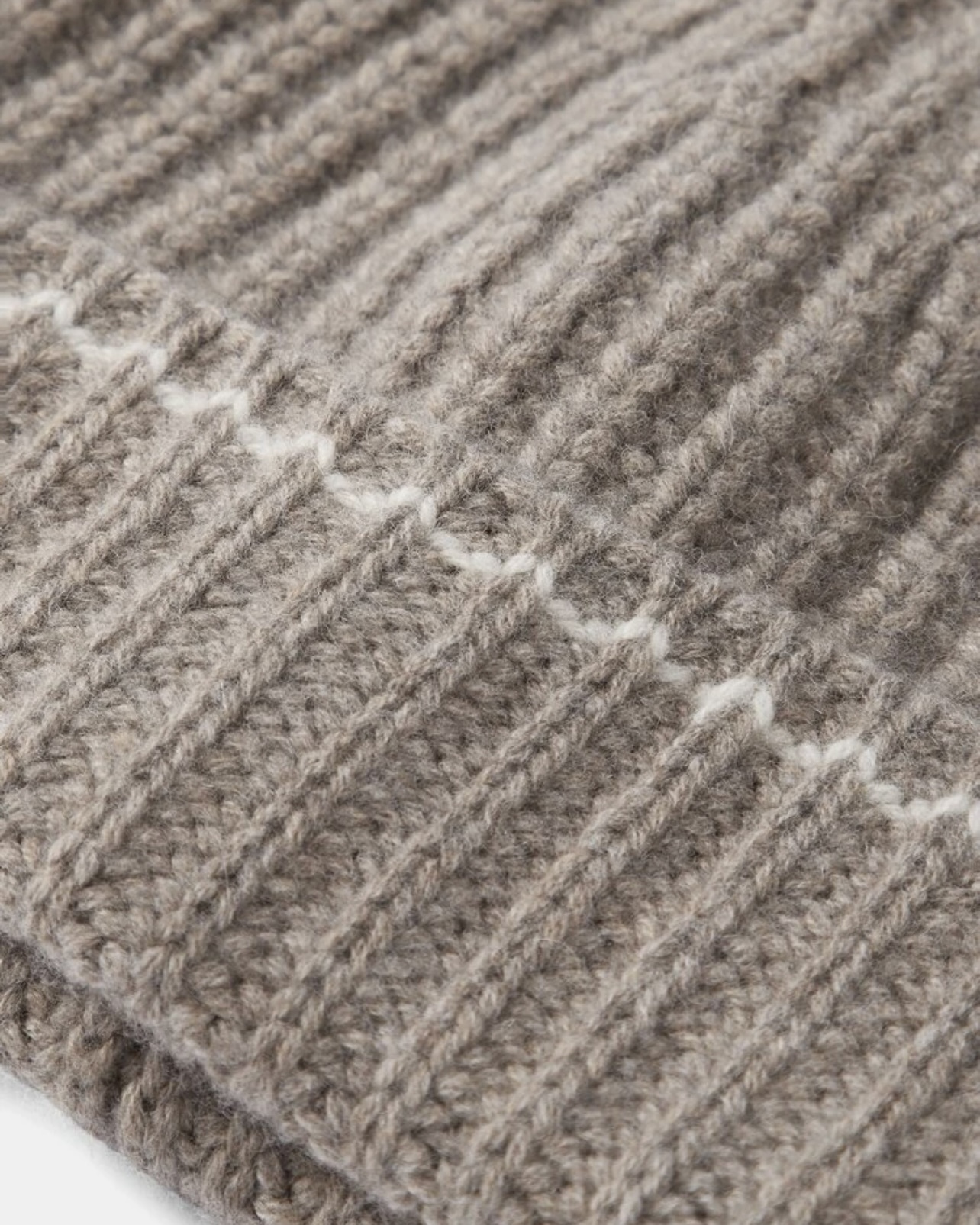 Imagem do produto GORRO TRICOT CAQUI DETALHE BRANCO