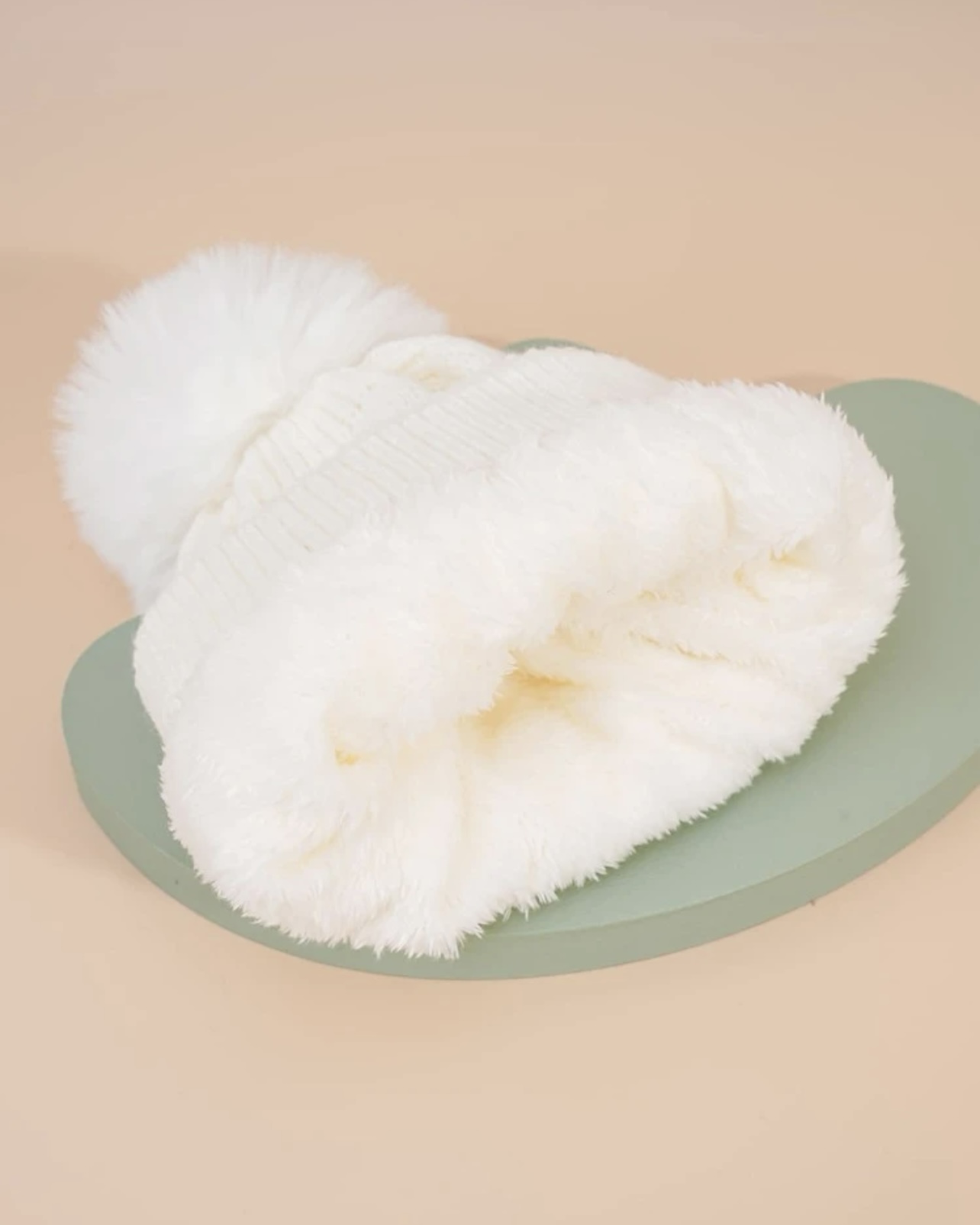 Imagem do produto GORRO OFF WHITE TRICOT POMPOM FORRADO