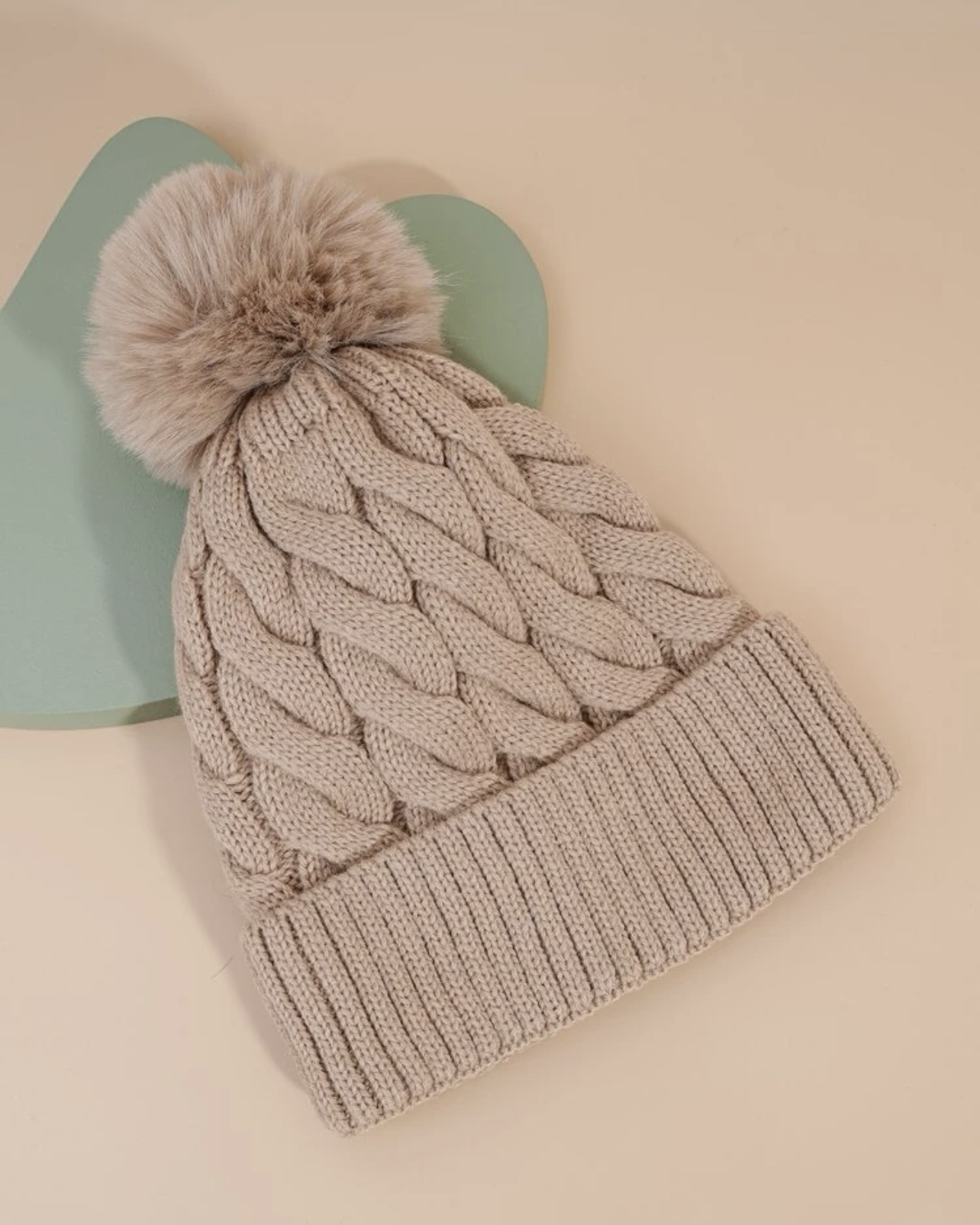 Imagem do produto GORRO TRICOT BEGE POMPOM FORRADO