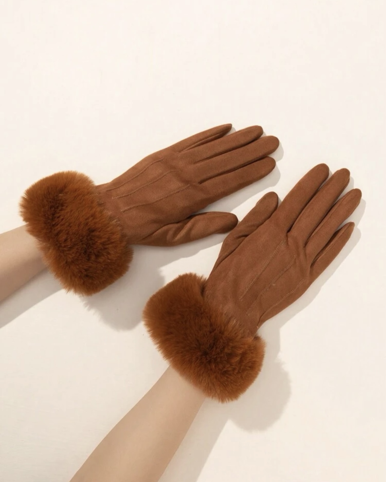 Imagem do produto LUVA MARROM PELINHOS TOUCH
