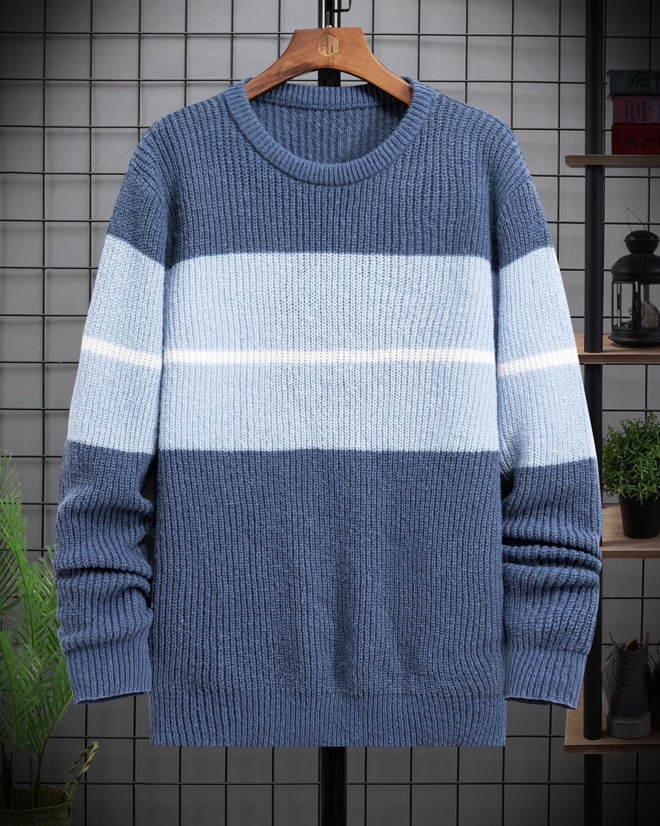 Imagem do produto BLUSA TRICOT TONS DE AZUL E LISTRA BRANCA