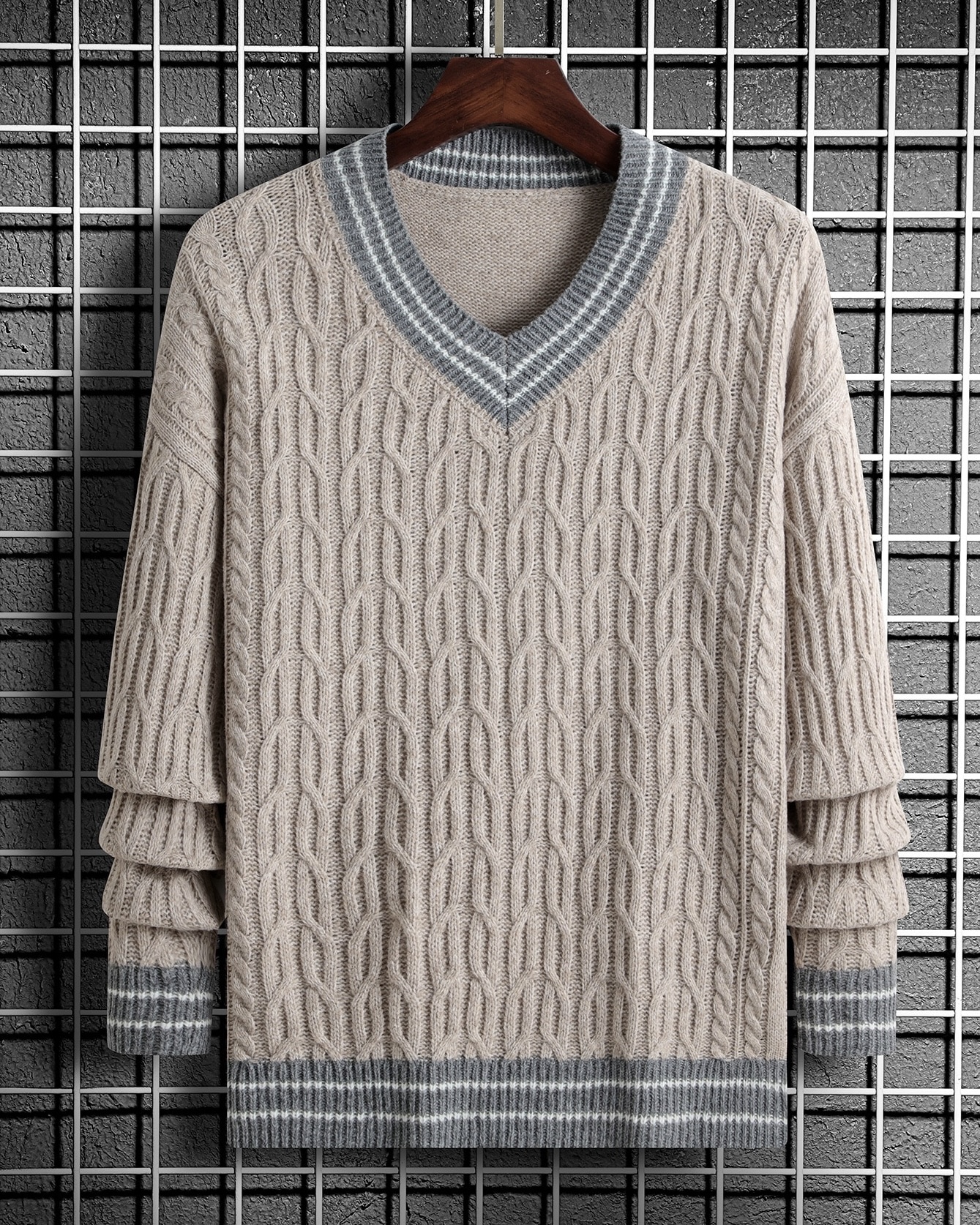 Imagem do produto BLUSA TRICOT TRANÇADO CAQUI GOLA V CINZA BRANCO