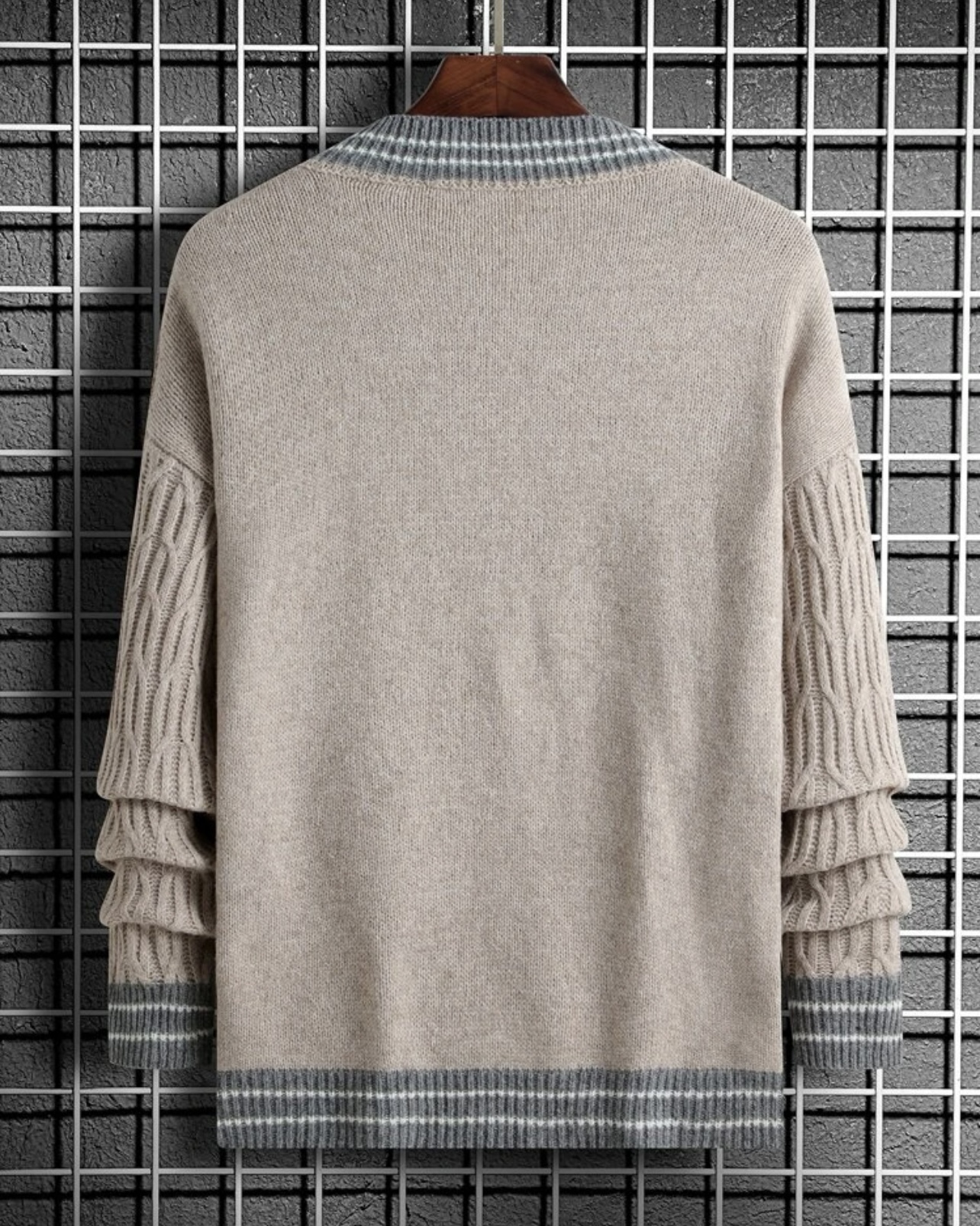 Imagem do produto BLUSA TRICOT TRANÇADO CAQUI GOLA V CINZA BRANCO