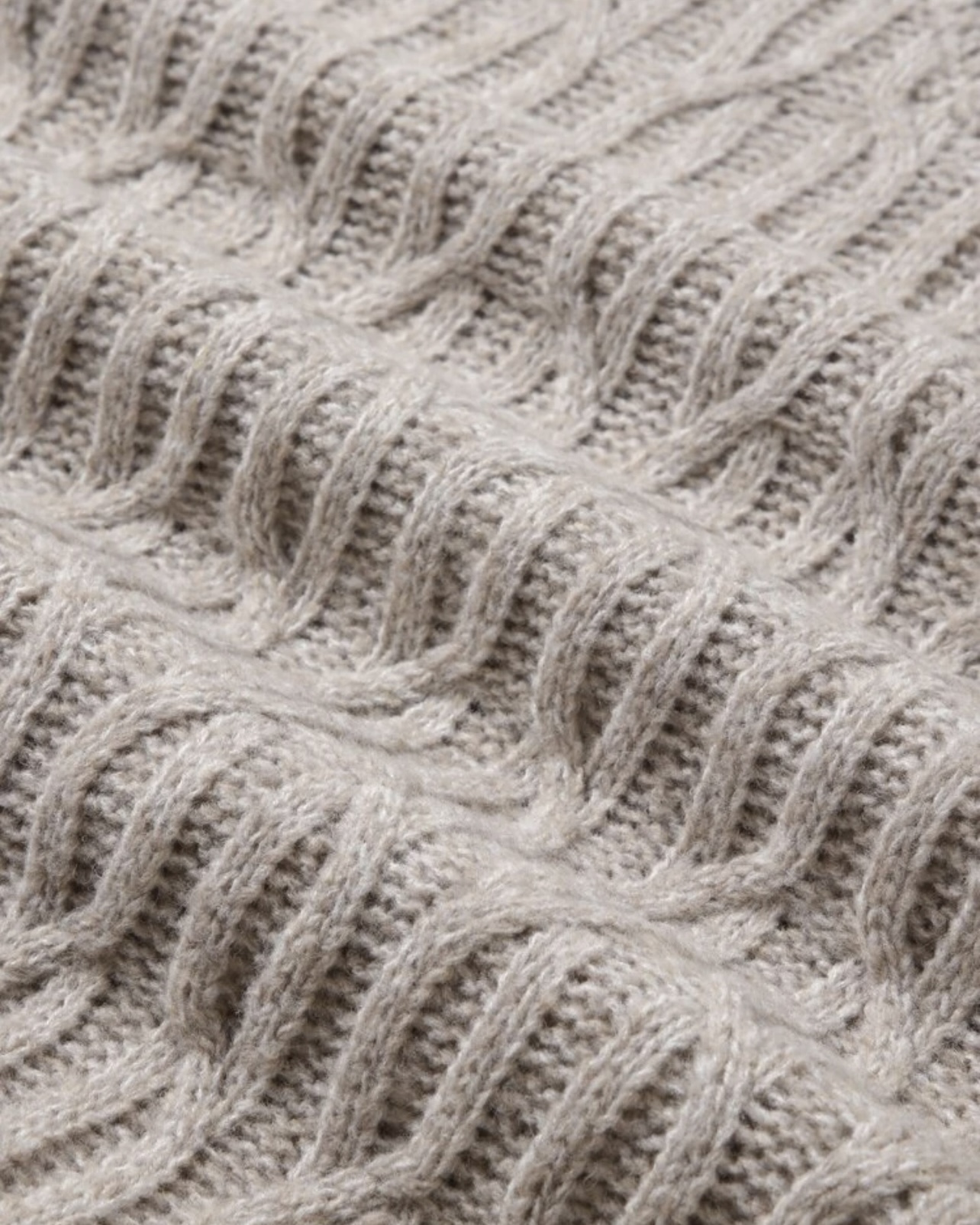 Imagem do produto BLUSA TRICOT TRANÇADO CAQUI GOLA V CINZA BRANCO