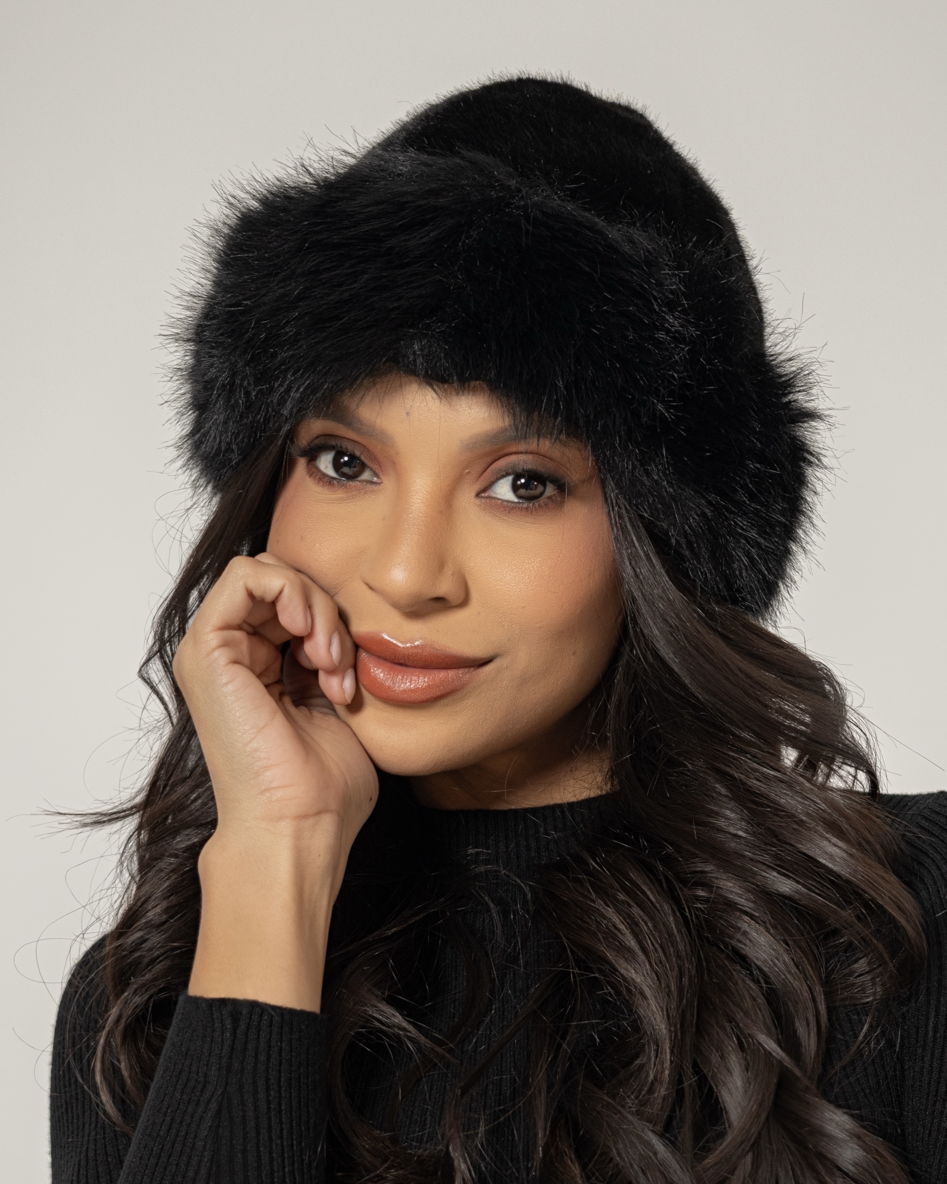 Imagem do produto CHAPEU PRETO PELINHOS MARGOT